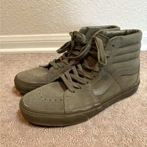 Vans Men's/Womens High-Top Sneaker Vans Sk8-Hi
Mono Suede Olive